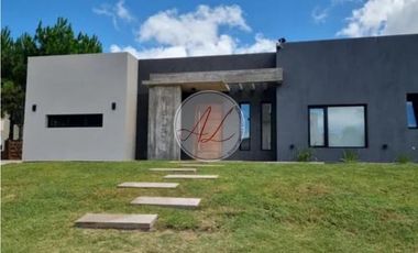 CASA A ESTRENAR EN PINAMAR BARRIO NYADES