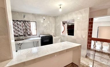 * CASA AMUEBLADA SOBRE CALLE EN COL. LAZARO CÁRDENAS, A 2 MIN DE AV. PALMIRA (SUR DE CUERNAVACA)*