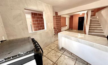 * CASA AMUEBLADA SOBRE CALLE EN COL. LAZARO CÁRDENAS, A 2 MIN DE AV. PALMIRA (SUR DE CUERNAVACA)*