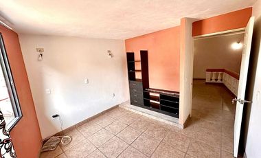 * CASA AMUEBLADA SOBRE CALLE EN COL. LAZARO CÁRDENAS, A 2 MIN DE AV. PALMIRA (SUR DE CUERNAVACA)*