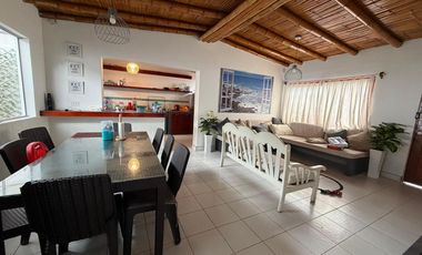 Vendo espaciosa casa en playa Arica.