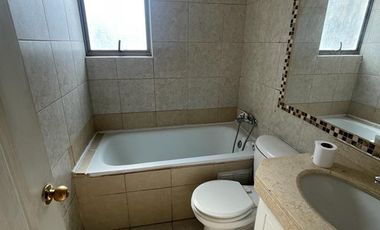 Casa en Arriendo en SANRA MARTA HUECHURABA 7148