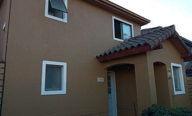 Casa en Arriendo en SANRA MARTA HUECHURABA 7148