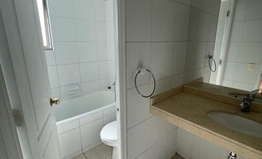 Casa en Arriendo en SANRA MARTA HUECHURABA 7148