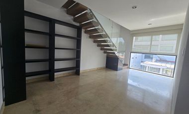 Penthouse de Lujo en 3 Niveles | Roof Garden Privado y 3 Estacionamientos.