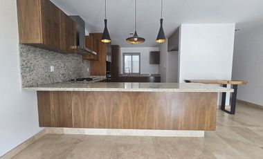 Penthouse de Lujo en 3 Niveles | Roof Garden Privado y 3 Estacionamientos.