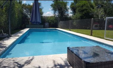 Casa en alquiler anual 6 amb. amoblado barrio Los Lagos Nordelta Tigre