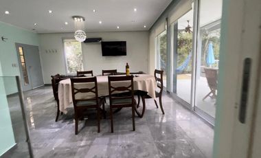 Casa en alquiler anual 6 amb. amoblado barrio Los Lagos Nordelta Tigre