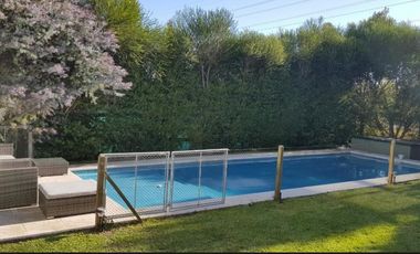 Casa en alquiler anual 6 amb. amoblado barrio Los Lagos Nordelta Tigre