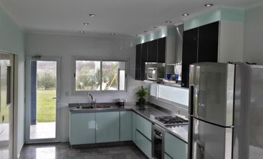 Casa en alquiler anual 6 amb. amoblado barrio Los Lagos Nordelta Tigre