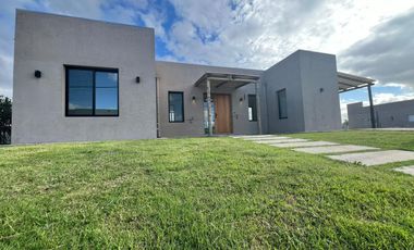 Venta Casa 4 amb. 600 M2 c/Renta hasta 2026 Barrio Manuel Belgrano Maschwitz Escobar