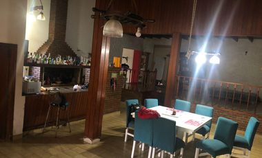 Venta Casa 6 amb. 1.500 M2 c/ escritura en Los Plátanos Berazategui