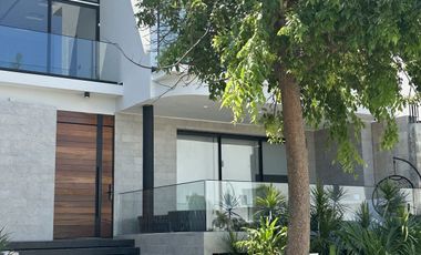 RC CASA EN VENTA O  RENTA EN LAGUNA PUERTO CANCUN