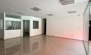 RENTA DE LOCAL 65M2 / o 138M2 EN SATELITE