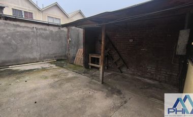 Casa en venta c/ estacionamiento en Centro de Lampa