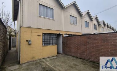 Casa en venta c/ estacionamiento en Centro de Lampa