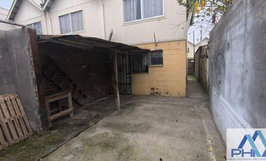 Casa en venta c/ estacionamiento en Centro de Lampa