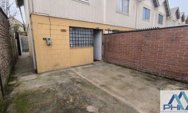 Casa en venta c/ estacionamiento en Centro de Lampa