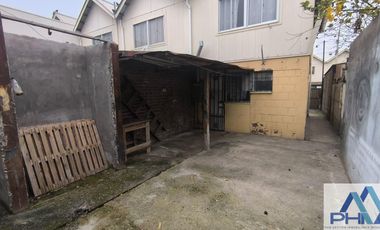 Casa en venta c/ estacionamiento en Centro de Lampa