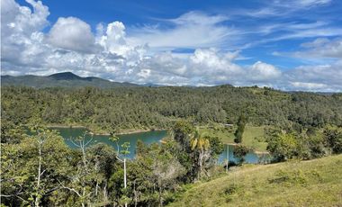 VENTA DE LOTE EN EL PEÑOL CON ACCESO A LA REPRESA