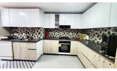 VENTA APARTAMENTO REMODELADO EN MILLA DE ORO EL POBLADO