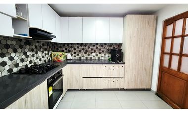 VENTA APARTAMENTO REMODELADO EN MILLA DE ORO EL POBLADO