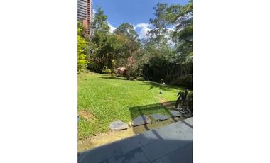 VENTA CASA CON LINDO JARDIN - EL POBLADO