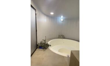 VENTA CASA CON LINDO JARDIN - EL POBLADO