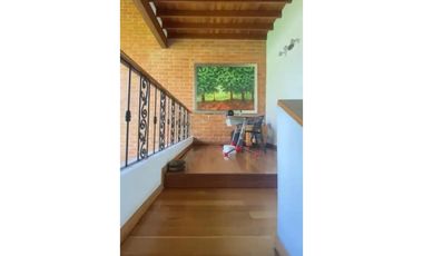 VENTA CASA CON LINDO JARDIN - EL POBLADO
