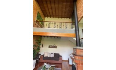 VENTA CASA CON LINDO JARDIN - EL POBLADO