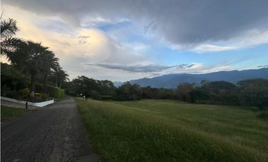 VENTA -PERMUTA DE MODERNA FINCA EN SANTAFE DE ANTIOQUIA EN PARCELACIÓN