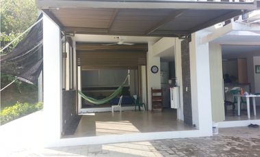 VENTA -PERMUTA DE MODERNA FINCA EN SANTAFE DE ANTIOQUIA EN PARCELACIÓN