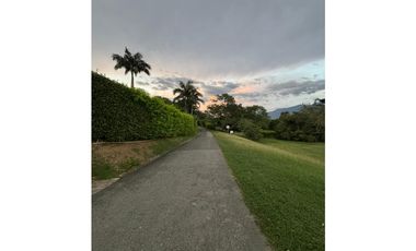 VENTA -PERMUTA DE MODERNA FINCA EN SANTAFE DE ANTIOQUIA EN PARCELACIÓN