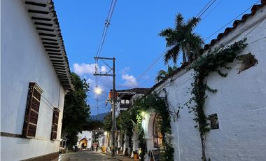 VENTA -PERMUTA DE MODERNA FINCA EN SANTAFE DE ANTIOQUIA EN PARCELACIÓN