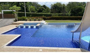 VENTA -PERMUTA DE MODERNA FINCA EN SANTAFE DE ANTIOQUIA EN PARCELACIÓN