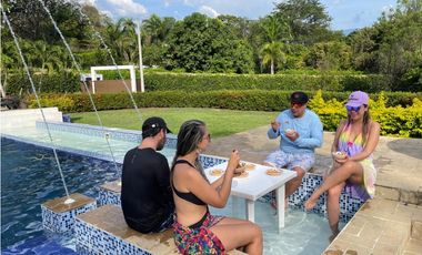 VENTA -PERMUTA DE MODERNA FINCA EN SANTAFE DE ANTIOQUIA EN PARCELACIÓN