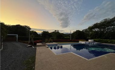 VENTA -PERMUTA DE MODERNA FINCA EN SANTAFE DE ANTIOQUIA EN PARCELACIÓN