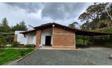 VENTA DE FINCA CAMPESTRE EN EL RETIRO- VEREDA PANTANILLO CON COLEGA