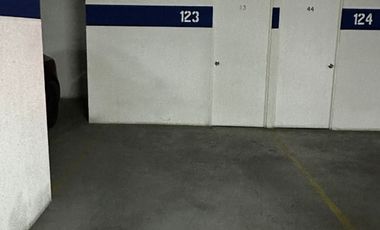 OFICINA HABILITADA CON AIRE ESTACIONAMIENTO  INCLUIDO