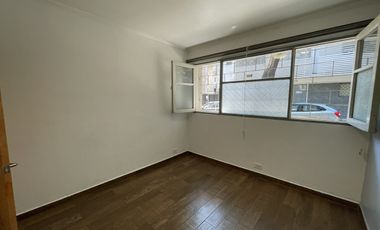 Oficina de 16 m2, 1 privado 1 baño, excelente ubicación