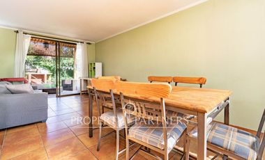 Venta de casa en Peñalolén, Condominio El Olmo, con acceso controlado