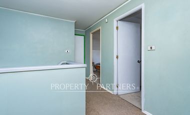 Venta de casa en Peñalolén, Condominio El Olmo, con acceso controlado