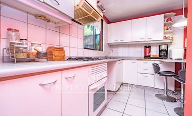 Venta de casa en Peñalolén, Condominio El Olmo, con acceso controlado