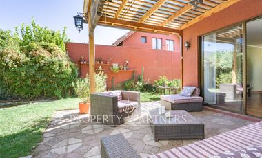 Venta de casa en Peñalolén, Condominio El Olmo, con acceso controlado