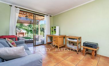 Venta de casa en Peñalolén, Condominio El Olmo, con acceso controlado