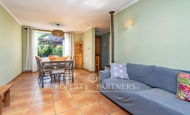 Venta de casa en Peñalolén, Condominio El Olmo, con acceso controlado