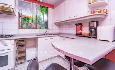 Venta de casa en Peñalolén, Condominio El Olmo, con acceso controlado