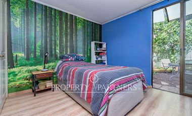 Venta de casa en Peñalolén, Condominio El Olmo, con acceso controlado