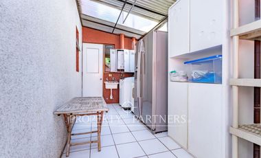 Venta de casa en Peñalolén, Condominio El Olmo, con acceso controlado