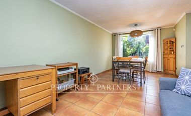 Venta de casa en Peñalolén, Condominio El Olmo, con acceso controlado